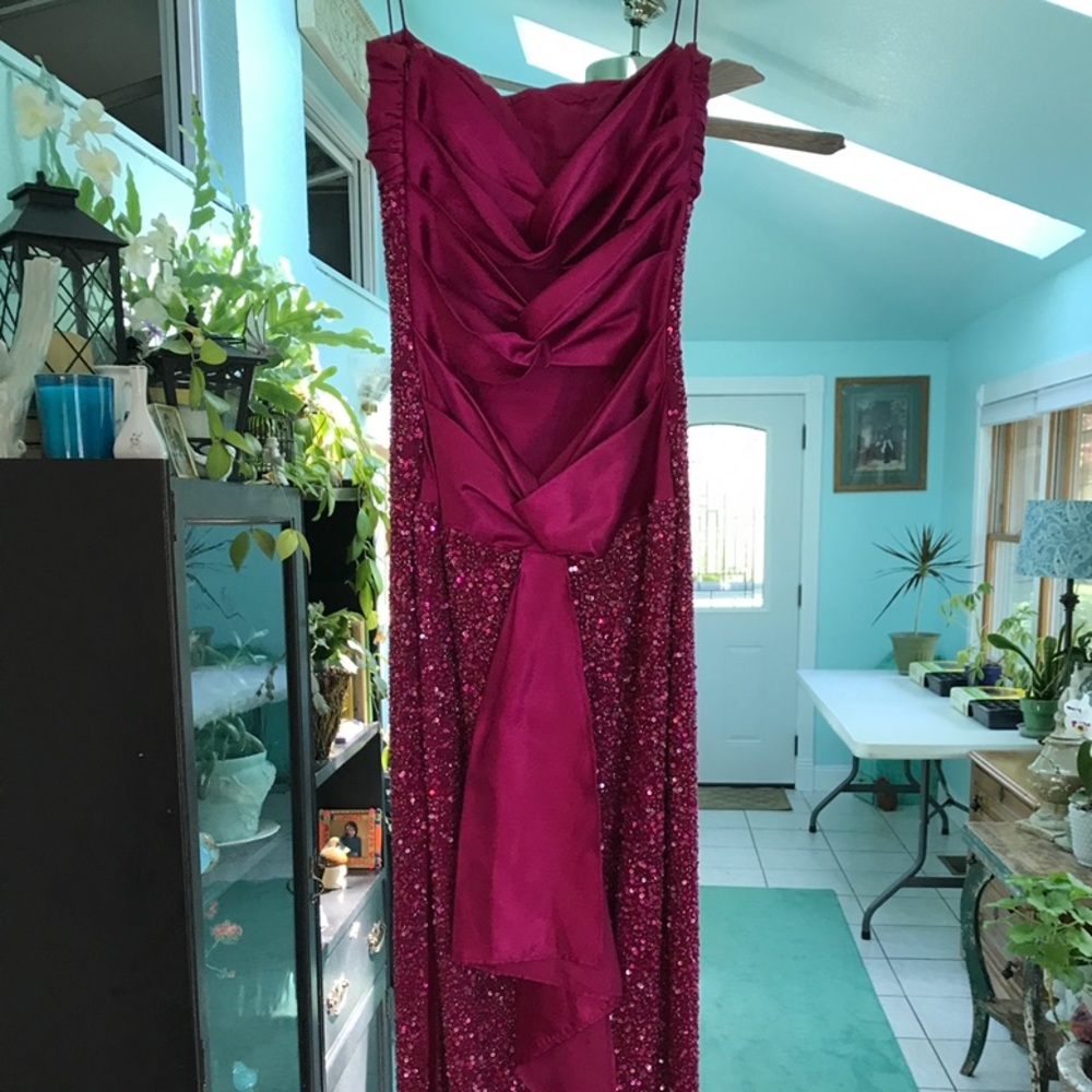 Fully beaded dress with open back and ties